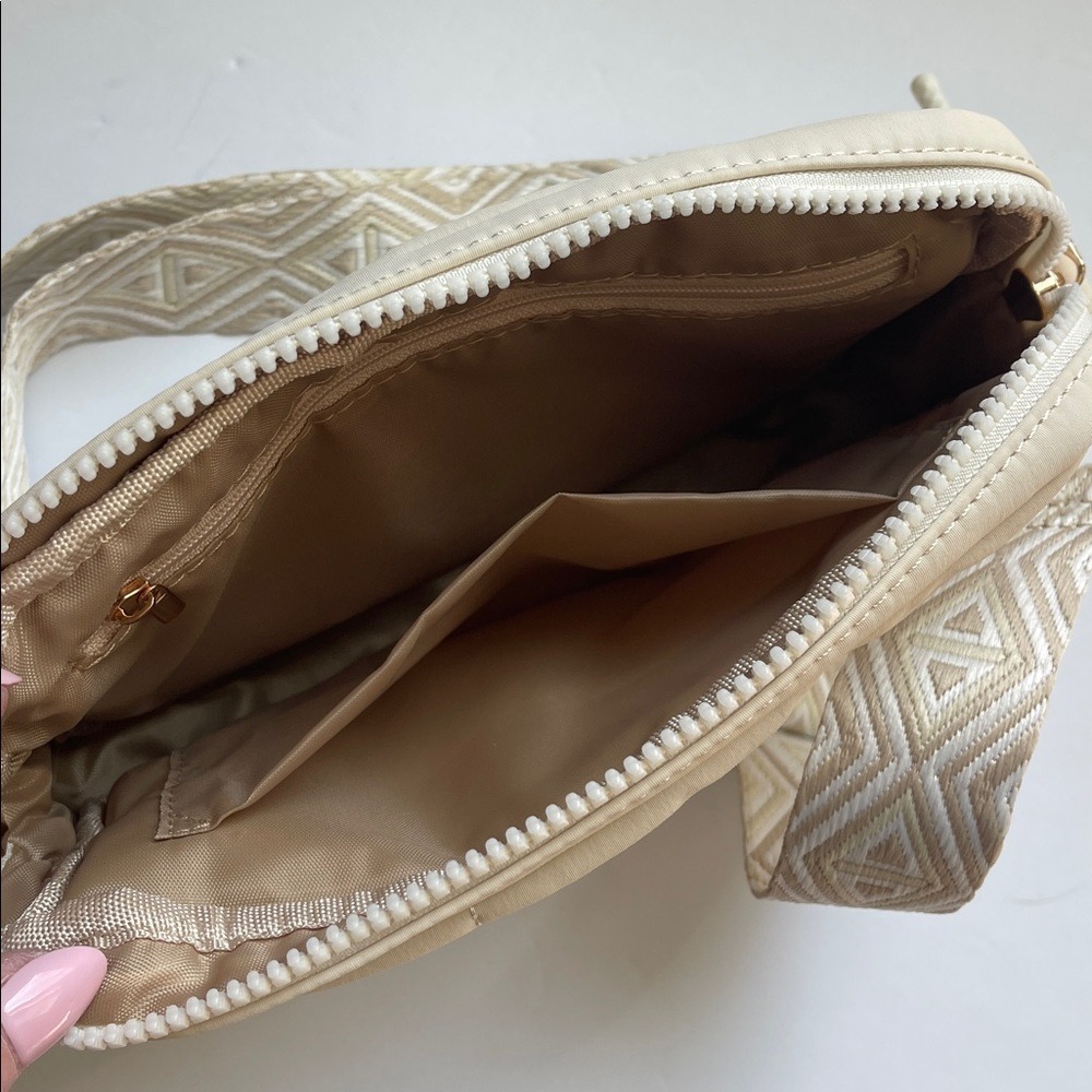Women's Cream Nylon Crossbody Belt Bag NWOT - Picture 4 of 4